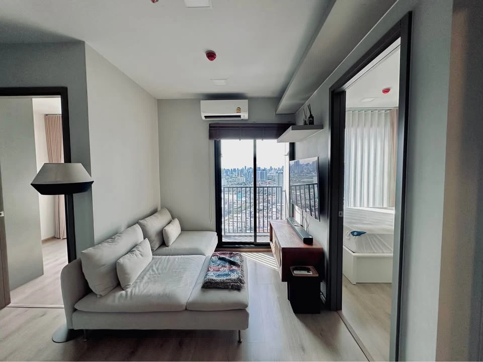 For rent: THE PRIVACY TAOPOON INTERCHANGE, beautiful room, stunning view! Extra high floor! Large room, fully functional. Reserve now!