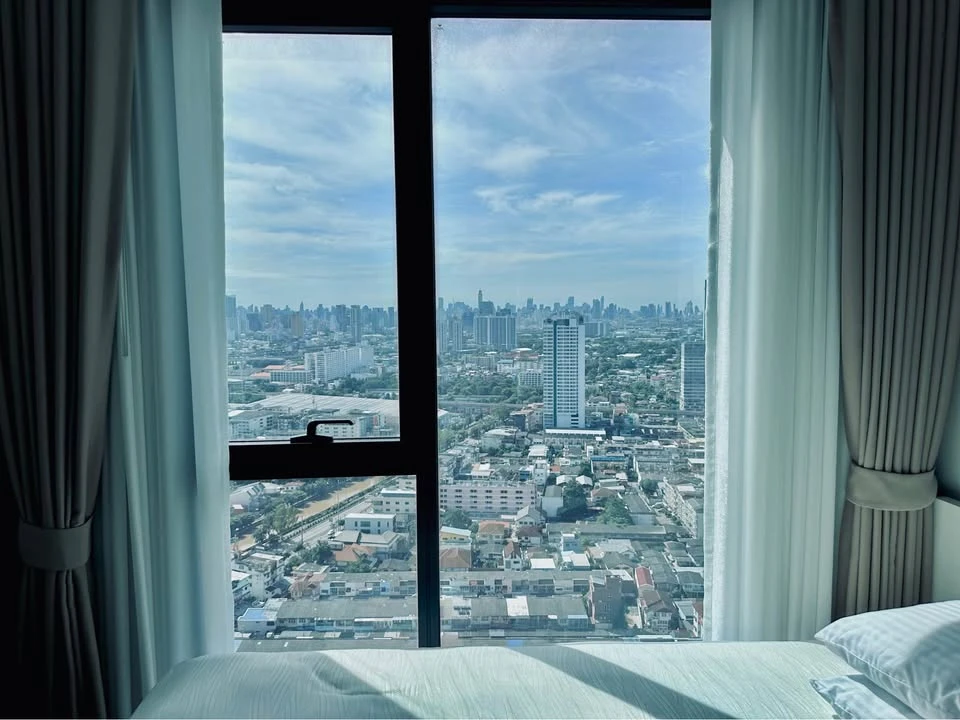 For rent: THE PRIVACY TAOPOON INTERCHANGE, beautiful room, stunning view! Extra high floor! Large room, fully functional. Reserve now!