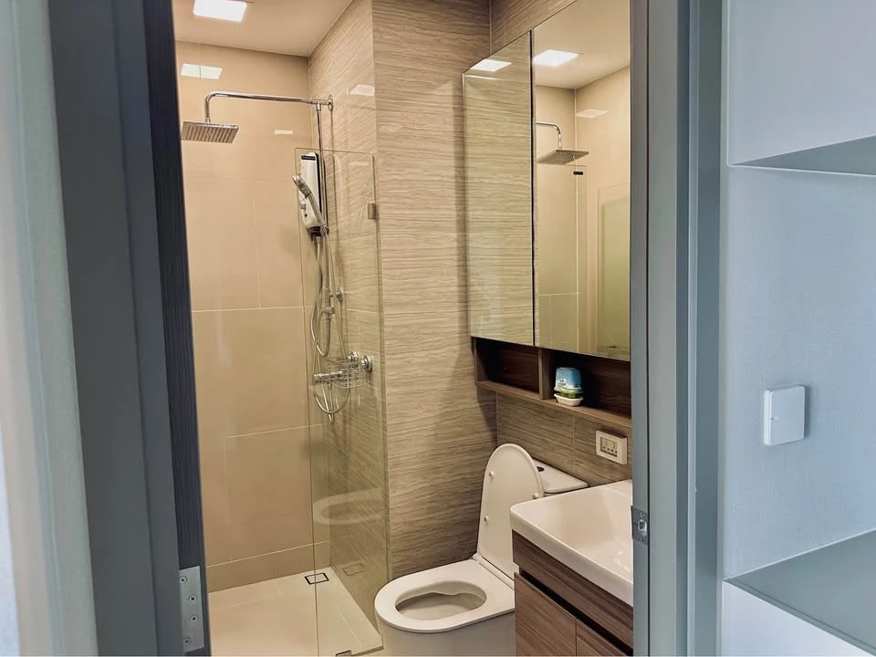 For rent: THE PRIVACY TAOPOON INTERCHANGE, beautiful room, stunning view! Extra high floor! Large room, fully functional. Reserve now!