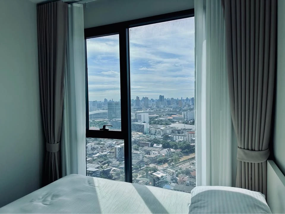 For rent: THE PRIVACY TAOPOON INTERCHANGE, beautiful room, stunning view! Extra high floor! Large room, fully functional. Reserve now!
