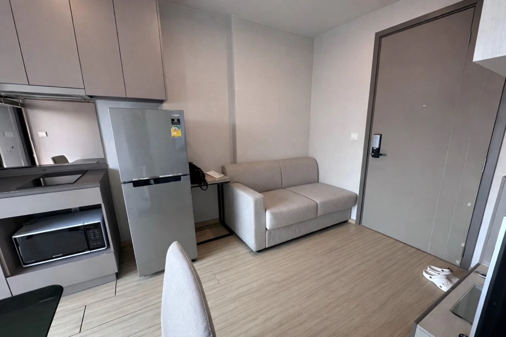 For rent: The Privacy Thaphra Interchange, high floor unit, fully furnished. Book now!