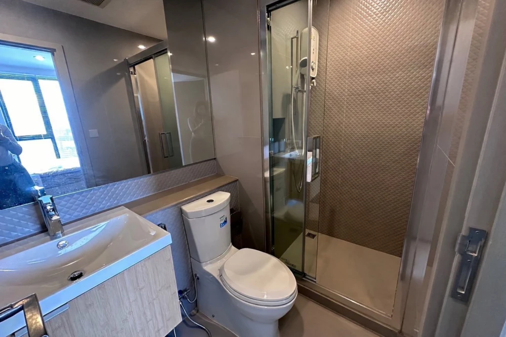 For rent: The Privacy Thaphra Interchange, high floor unit, fully furnished. Book now!