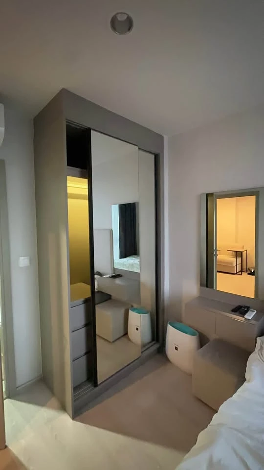 For rent: The Privacy Thapra Interchange, high floor room, ready to move in, fully furnished, hurry and reserve now!
