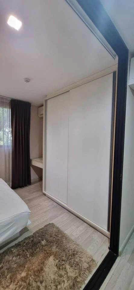 For rent: The Privacy Pracha Uthit - Suk Sawat. The project is located on the main road, making travel convenient. Just bring your suitcase and move i