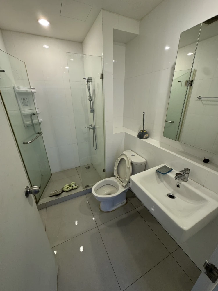 For rent: The Prodigy Phetkasem 62, 22nd floor, good view, fully furnished, book now.