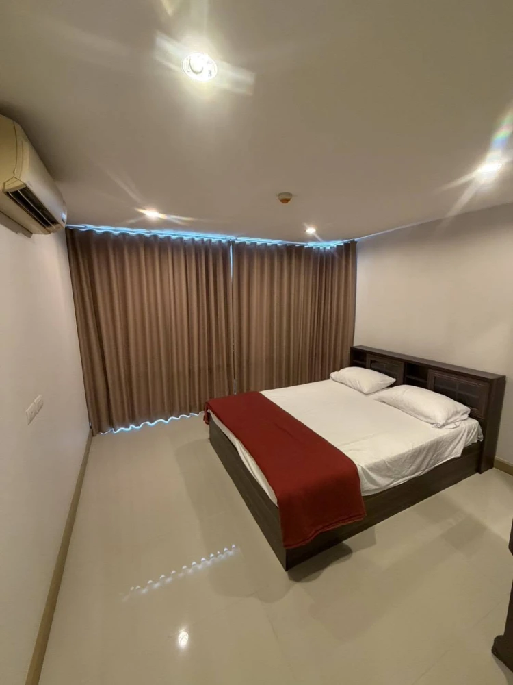 Rent The Raffles Condominium, 2 bedrooms, large living area, great location, convenient transportation. Book now!