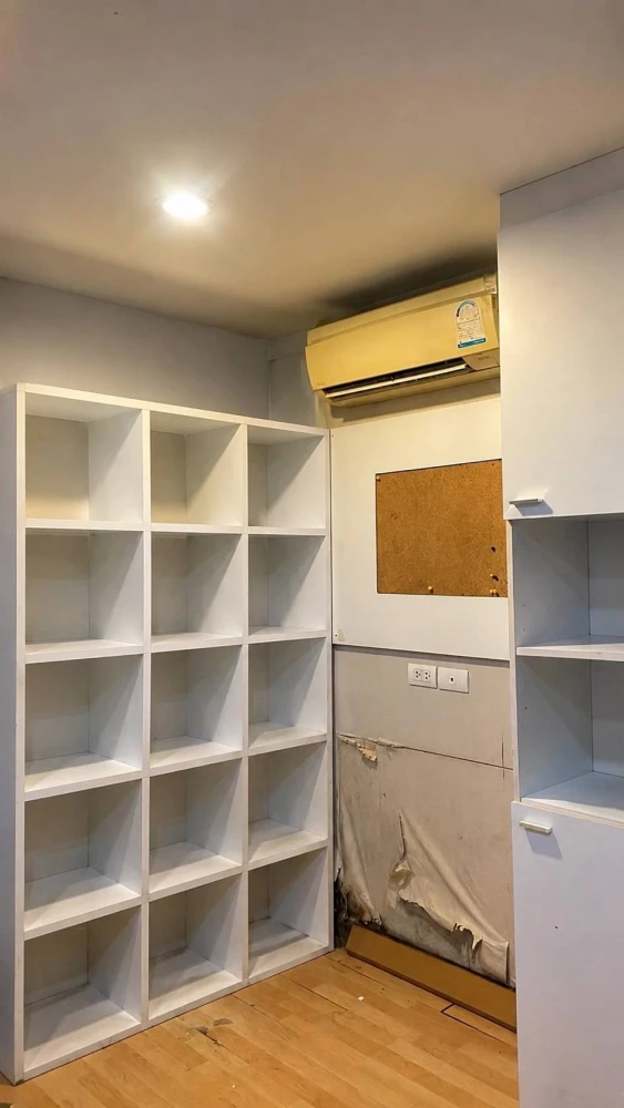 The Raffles Condominium for rent. Conveniently located near the BTS Skytrain and many restaurants. Ready to move in, fully furnished.