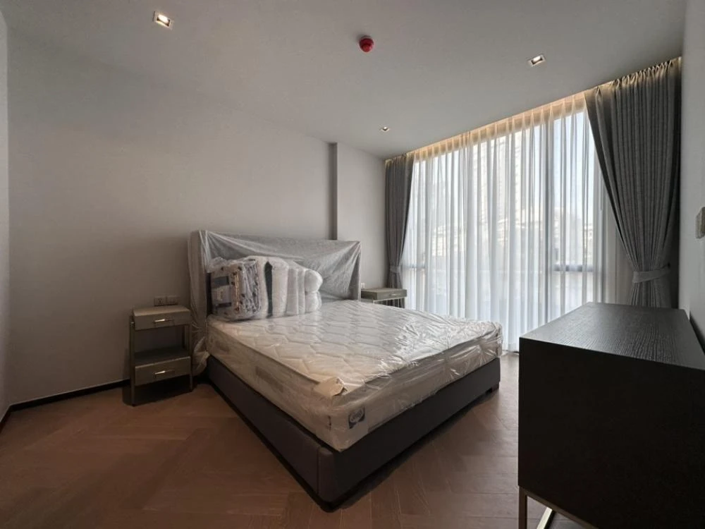 For rent: The Reserve 61 Hideaway, 3rd floor, fully furnished room, nice to live in. Interested? Book now. Don't wait.