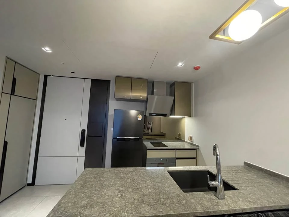 For rent or sale: The Reserve 61 Hideaway, 7th floor, nice room, fully furnished, hurry and book now.