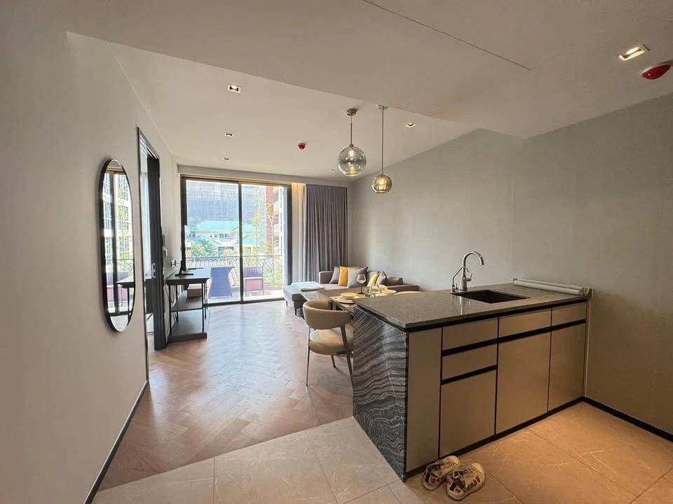 For rent: The Reserve 61 Hideaway, very large room with a long balcony along the width of the room, giving a 5-star resort-like hideaway atmosphere.