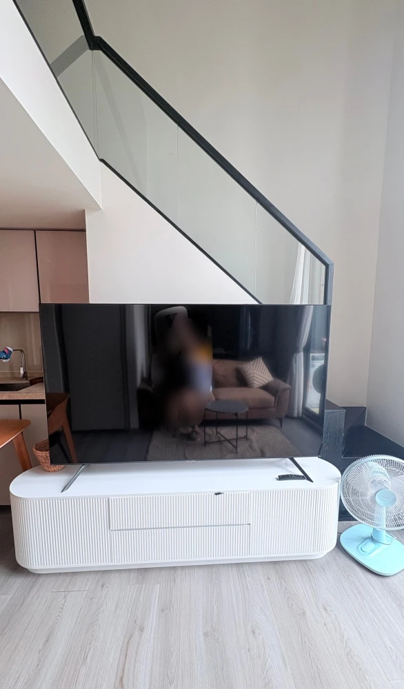 For rent: The Reserve Phahol–Pradipat, 2-story loft room, high ceiling, cool room, not hot, good soundproofing, no noise disturbance, move in quickly.