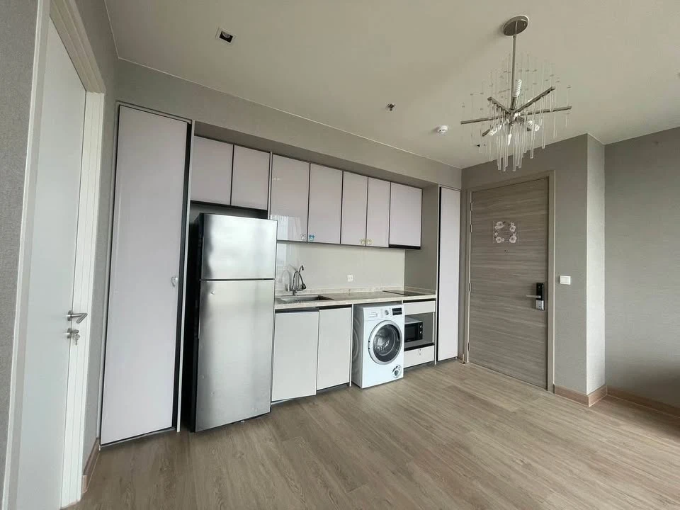 For rent: The Reserve Phahonyothin-Pradipat, 23rd floor, corner room, very beautiful view, complete with electrical appliances, hurry and book now.
