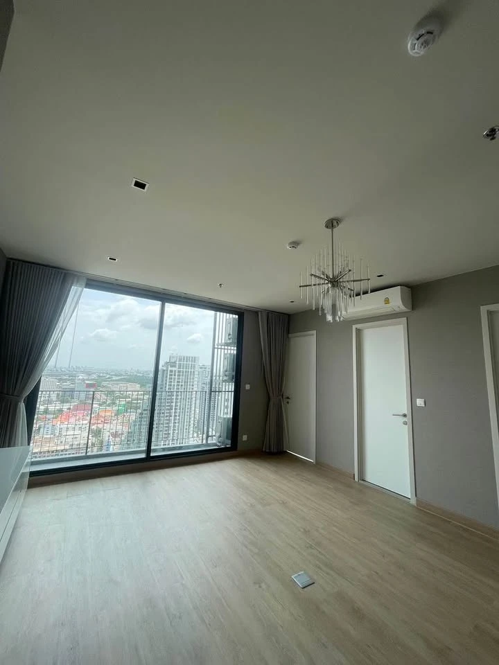 For rent: The Reserve Phahonyothin-Pradipat, 23rd floor, corner room, very beautiful view, complete with electrical appliances, hurry and book now.