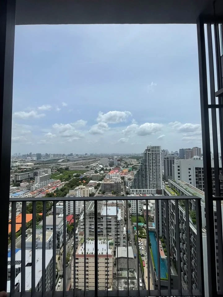 For rent: The Reserve Phahonyothin-Pradipat, 23rd floor, corner room, very beautiful view, complete with electrical appliances, hurry and book now.