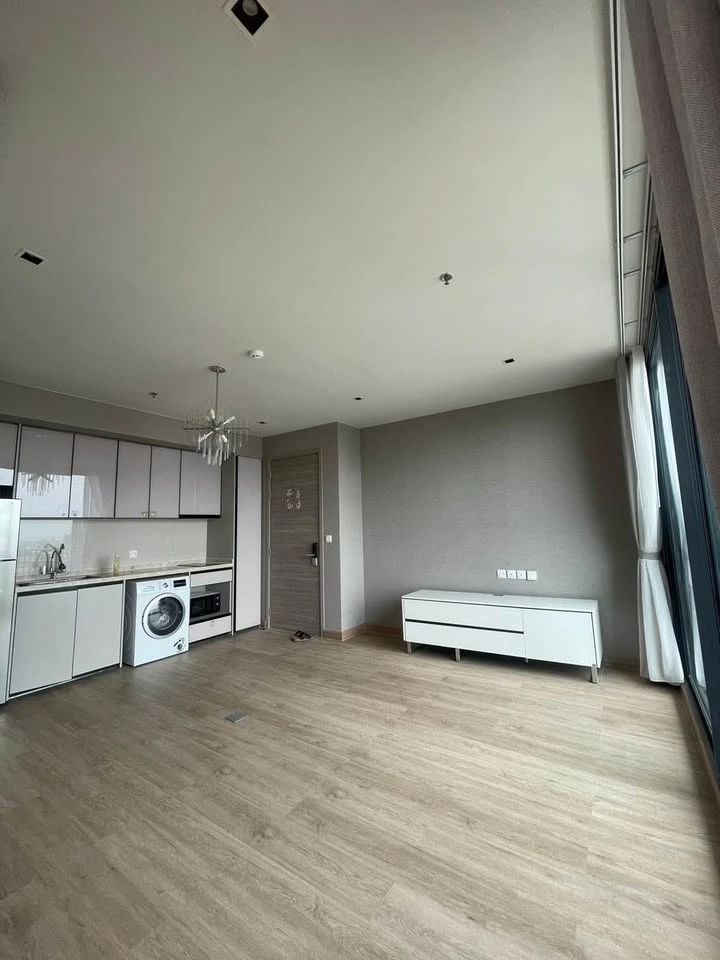 For rent: The Reserve Phahonyothin-Pradipat, 23rd floor, corner room, very beautiful view, complete with electrical appliances, hurry and book now.