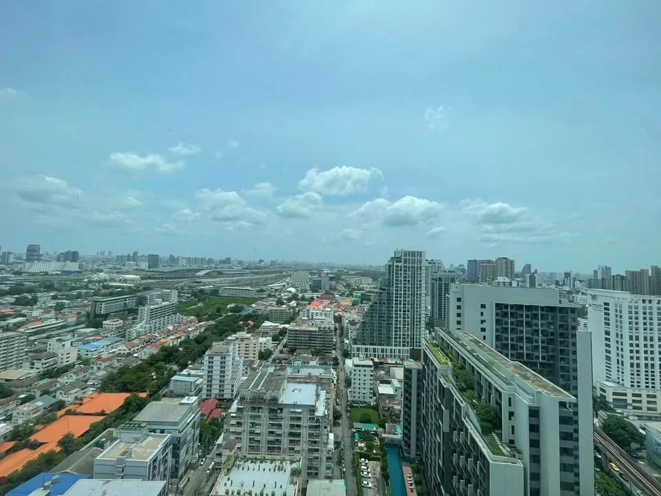 For rent: The Reserve Phahonyothin-Pradipat, 23rd floor, corner room, very beautiful view, complete with electrical appliances, hurry and book now.