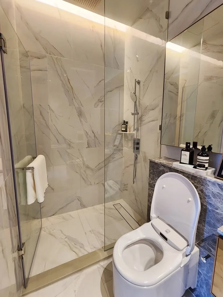 For rent: The Reserve Sathorn, beautiful room, spacious room, fully furnished, lots of usable space, move now, don't hesitate.