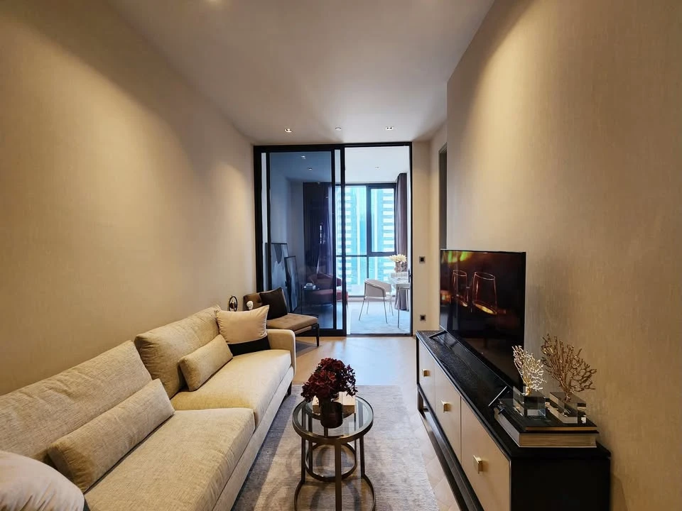 For rent: The Reserve Sathorn, beautiful room, spacious room, fully furnished, lots of usable space, move now, don't hesitate.
