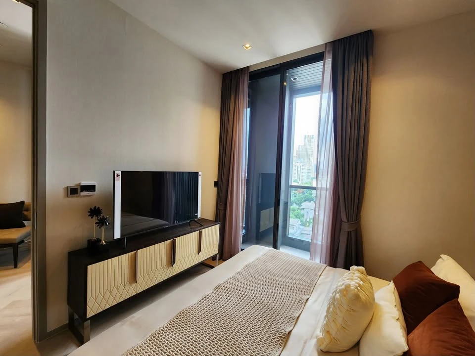 For rent: The Reserve Sathorn, beautiful room, spacious room, fully furnished, lots of usable space, move now, don't hesitate.