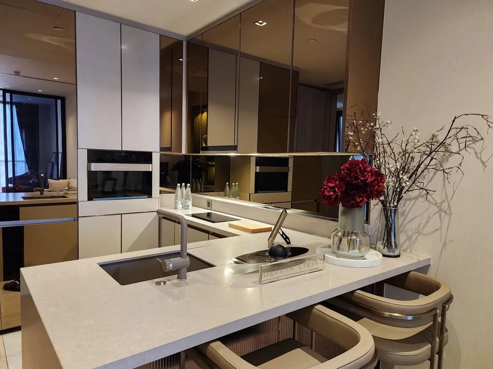 For rent: The Reserve Sathorn, beautiful room, spacious room, fully furnished, lots of usable space, move now, don't hesitate.