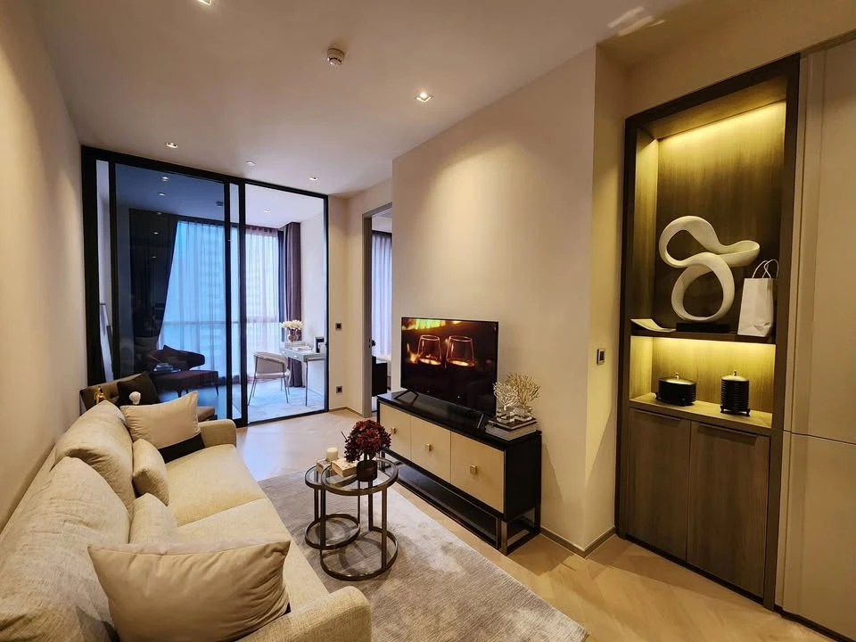 For rent: The Reserve Sathorn, beautiful room, spacious room, fully furnished, lots of usable space, move now, don't hesitate.