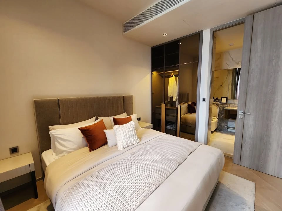 For rent: The Reserve Sathorn, beautiful room, spacious room, fully furnished, lots of usable space, move now, don't hesitate.