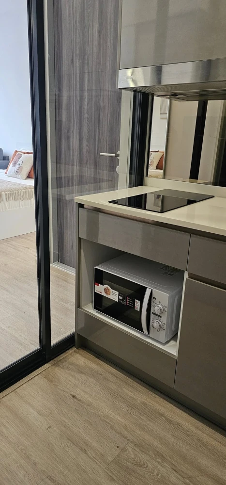 For rent: The Rich Rama 9-Srinakarin, 14th floor room, complete with electrical appliances and furniture. This type must be reserved.