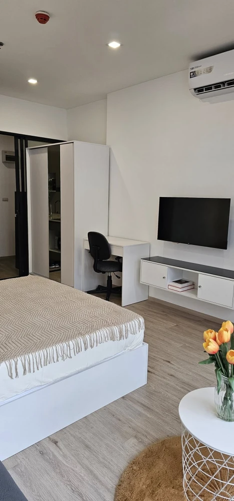 For rent: The Rich Rama 9-Srinakarin, 14th floor room, complete with electrical appliances and furniture. This type must be reserved.