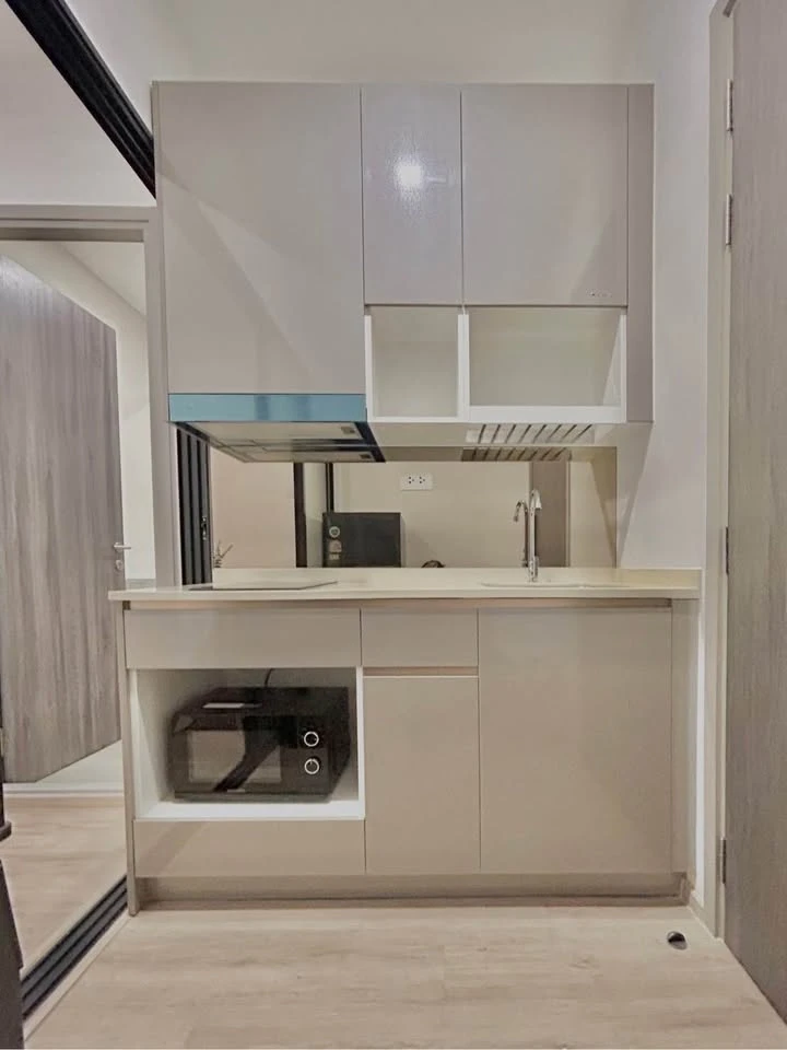 For rent: The Rich Rama 9-Srinakarin, fully furnished and equipped with appliances. Nicely decorated, looks good, very worth booking.