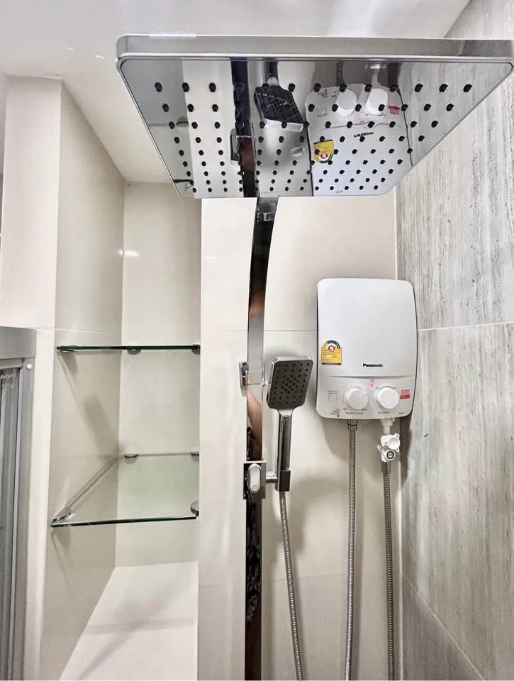 For rent: The Rich Rama 9-Srinakarin, fully furnished and equipped with appliances. Nicely decorated, looks good, very worth booking.
