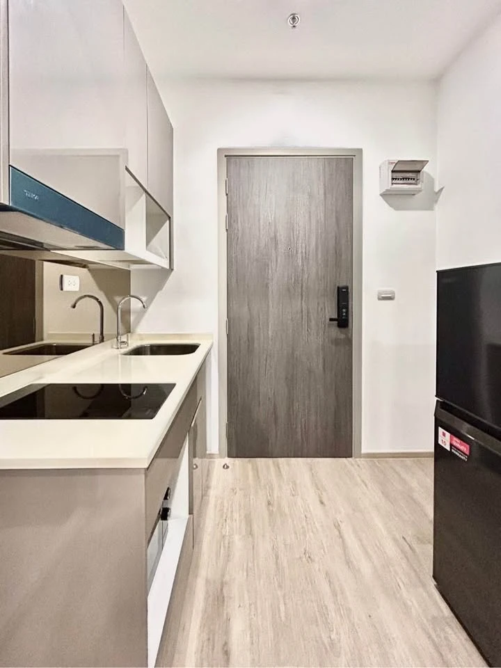 For rent: The Rich Rama 9-Srinakarin, fully furnished and equipped with appliances. Nicely decorated, looks good, very worth booking.