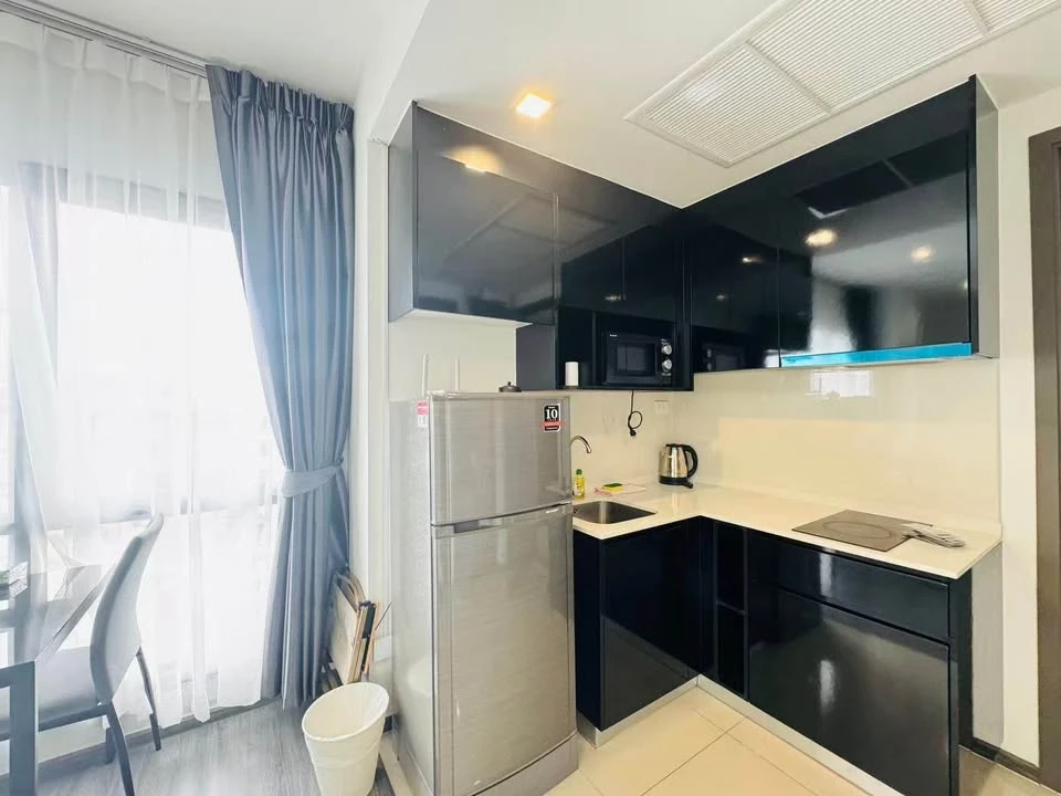For rent: The Rich Sathorn–Taksin, ready to move in, fully equipped with amenities. Hurry and reserve now, don't miss out!
