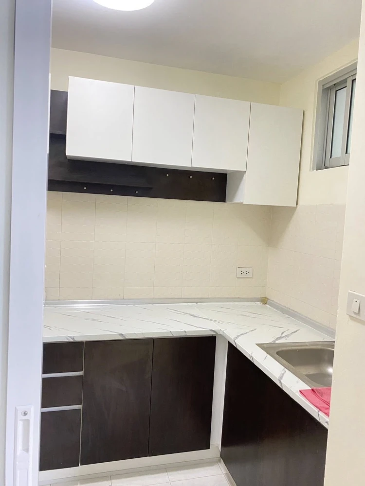 For rent: The Rise B, 1 bedroom, 1 bathroom, 5th floor. Fully furnished. Just bring your bags and move in!
