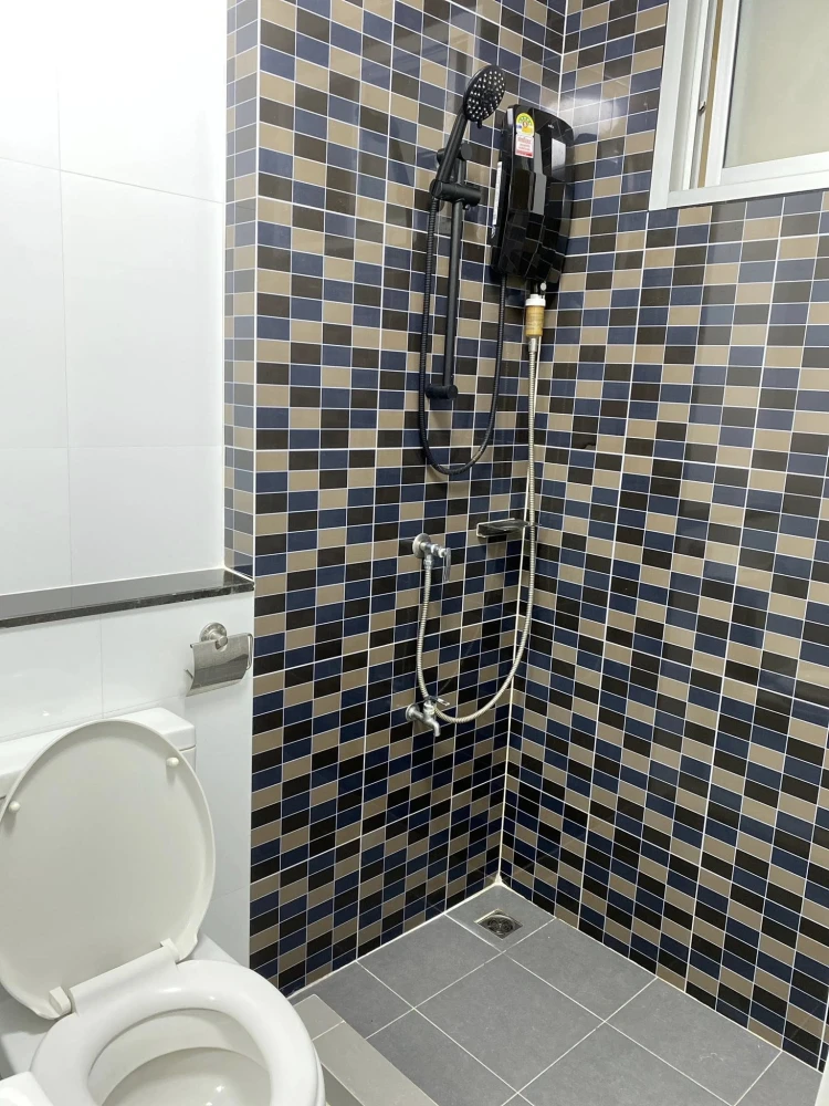 For rent: The Rise B, 1 bedroom, 1 bathroom, 5th floor. Fully furnished. Just bring your bags and move in!