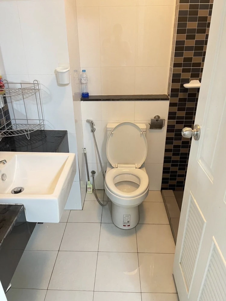 For rent: The Rise B, 1 bedroom, 1 bathroom, fully furnished, great location, great price, hurry and book now!