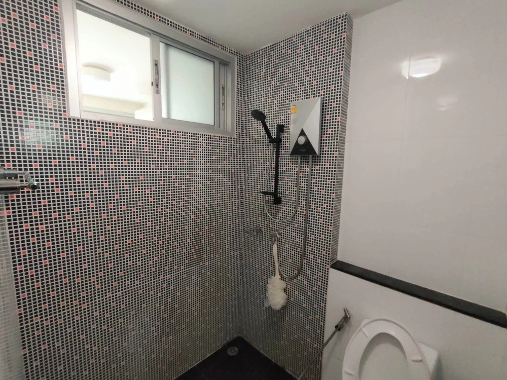 For rent: The Rise B, a lovely room on the 7th floor, fully furnished and equipped. Just bring your bags and move in!