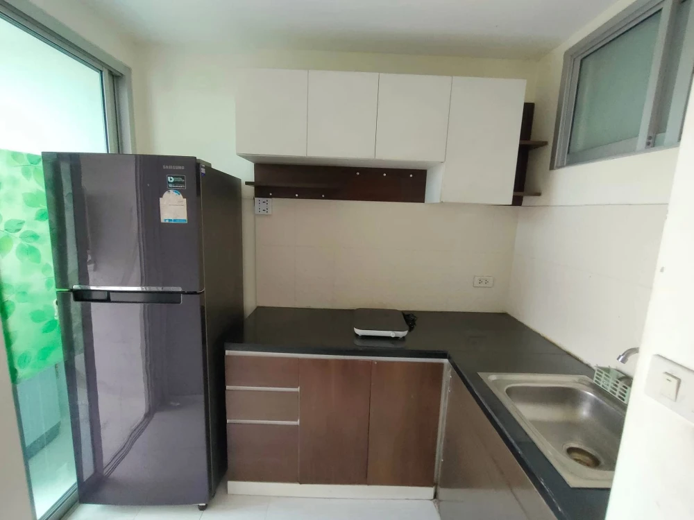For rent: The Rise B, a lovely room on the 7th floor, fully furnished and equipped. Just bring your bags and move in!