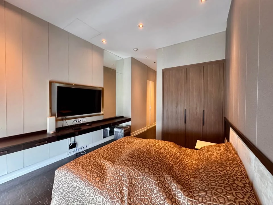For rent: The Ritz-Carlton Residences Bangkok, ready to move in, fully furnished, spacious and comfortable, reserve now, high floor.