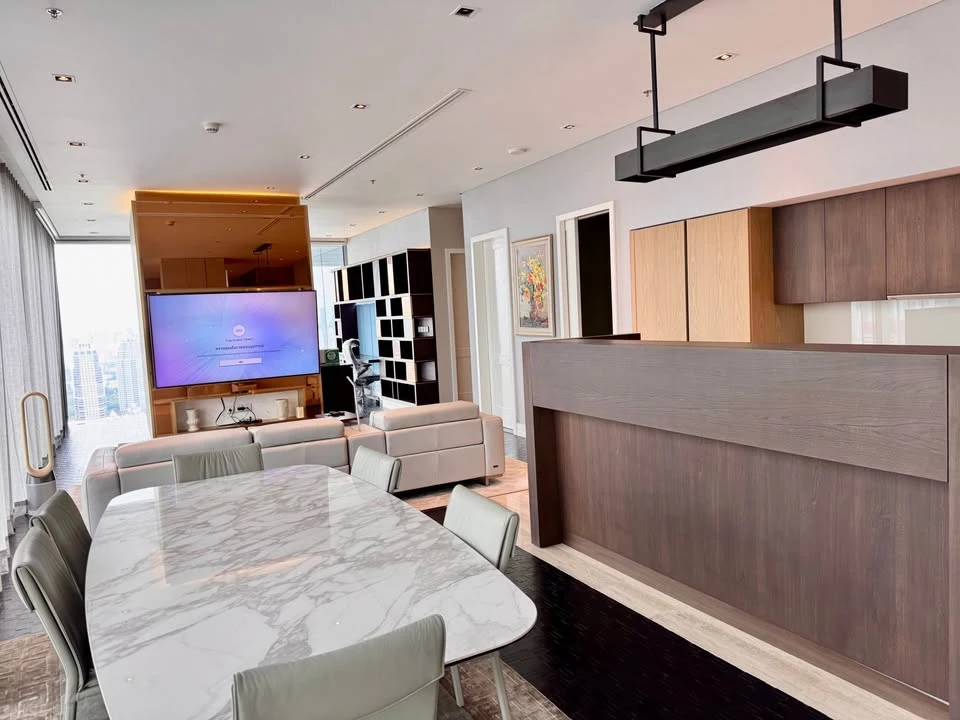 For rent: The Ritz-Carlton Residences Bangkok, ready to move in, fully furnished, spacious and comfortable, reserve now, high floor.