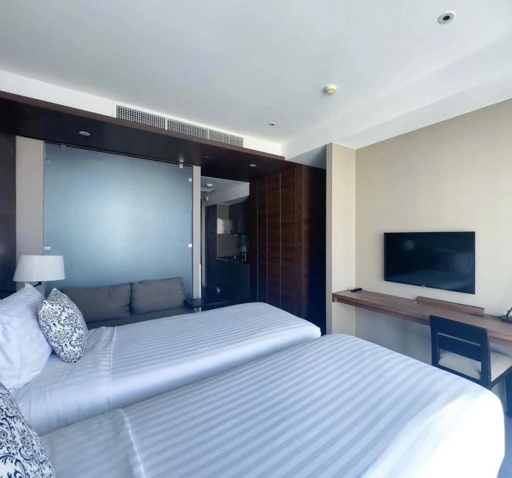 For rent: The River, 1 bedroom, 1 bathroom, spacious living area, fully furnished, beautiful view. Book now!