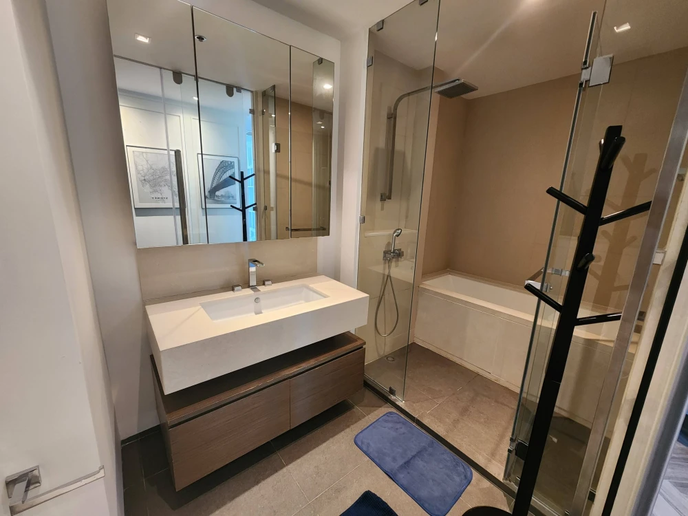For rent: The River Building A, 43rd floor. Stunning city views from a high vantage point. Very spacious room, perfect for families.