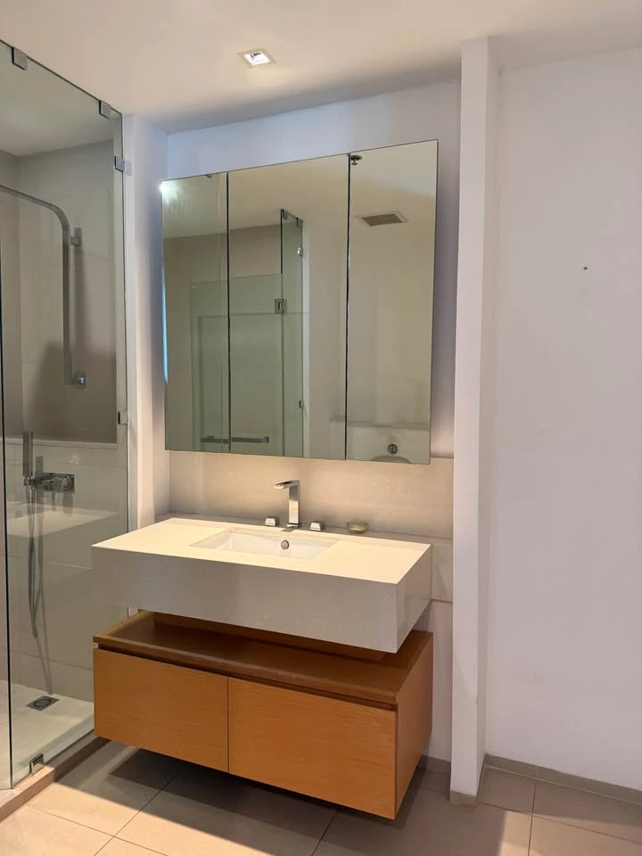 For rent: The River, the biggest room, lots of usable space, great location, view of the Chao Phraya River from a high floor, hurry and book now!