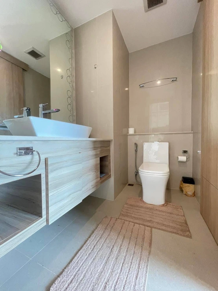 For rent: The Riviera Jomtien Pattaya, 1 bedroom, 1 bathroom, fully furnished, beautiful sea view, reserve now.