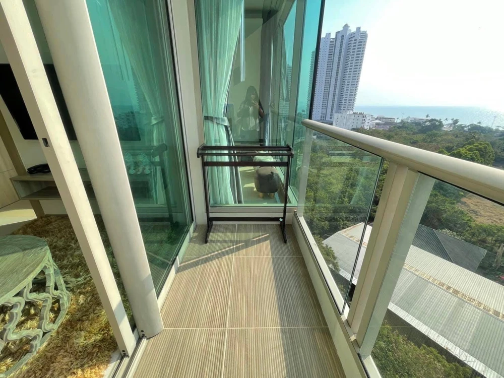 For rent: The Riviera Jomtien Pattaya, 1 bedroom, 1 bathroom, fully furnished, beautiful sea view, reserve now.