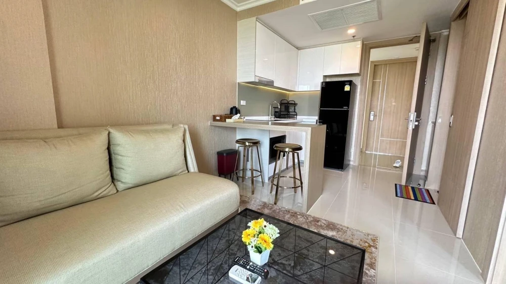 For rent: The Riviera Jomtien Pattaya, 16th floor, fully furnished, nice to live in, book now, urgently.