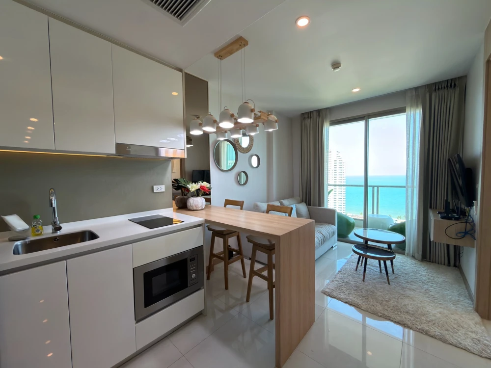 For rent: The Riviera Jomtien Pattaya, 30th floor, fully furnished, very comfortable. Book now, don't miss out!