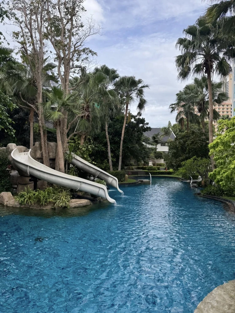 For rent: The Riviera Jomtien Pattaya, high floor room, ready to move in, spacious and comfortable room, reserve now.