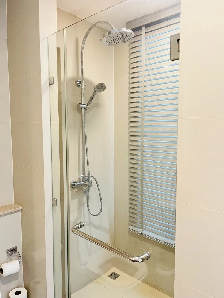For rent: The Riviera Jomtien Pattaya, studio room with built-in marble headboard, great location, beautiful view, book now!