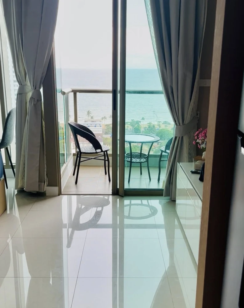 For rent: The Riviera Jomtien Pattaya, studio room with built-in marble headboard, great location, beautiful view, book now!