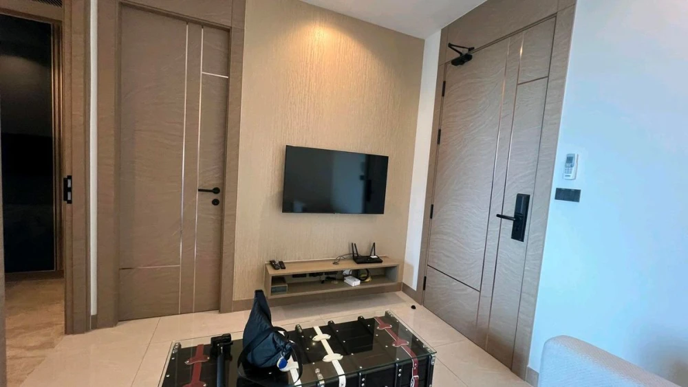 For rent: The Riviera Ocean Drive, 5th floor, fully furnished room, just bring your bag. Don't miss out!